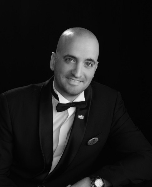 David García-Carazo, director de cruceros, de esmoquin a bordo