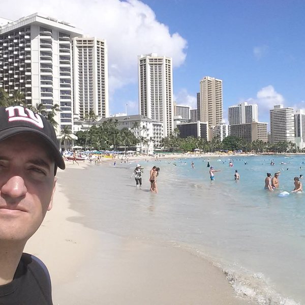 David García-Carazo en Waikiki, con Diamond Head al fondo